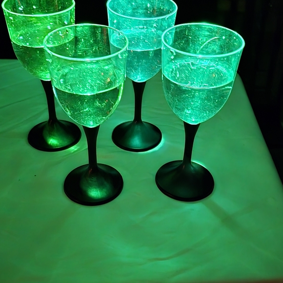 LED Light-Up Wine Glass Set - Multicolor - Picture 5 of 15
